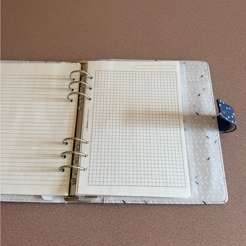 filoFAX Indigo A5 Planner with Polka Dots - Picture 7 of 14